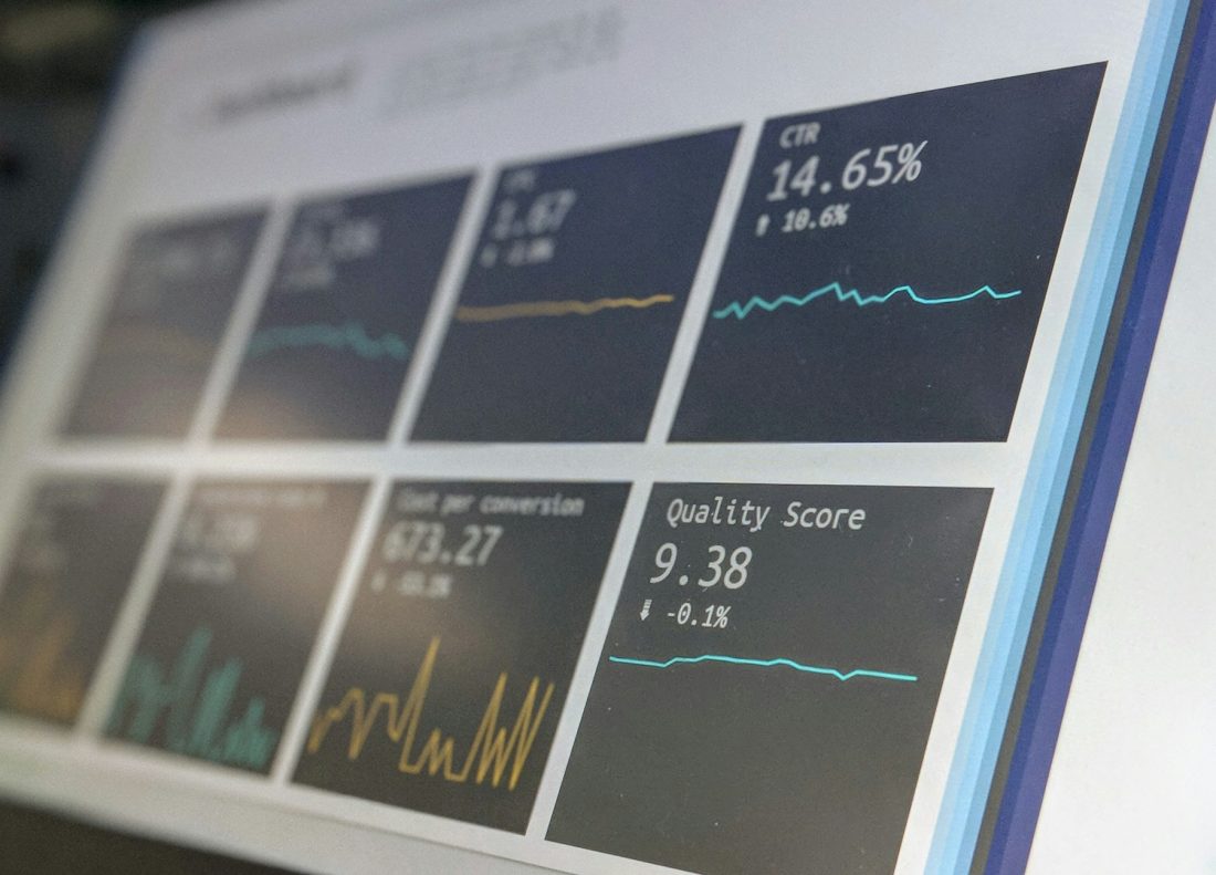 Panel de datos y métricas para revisar el rendimiento de una web